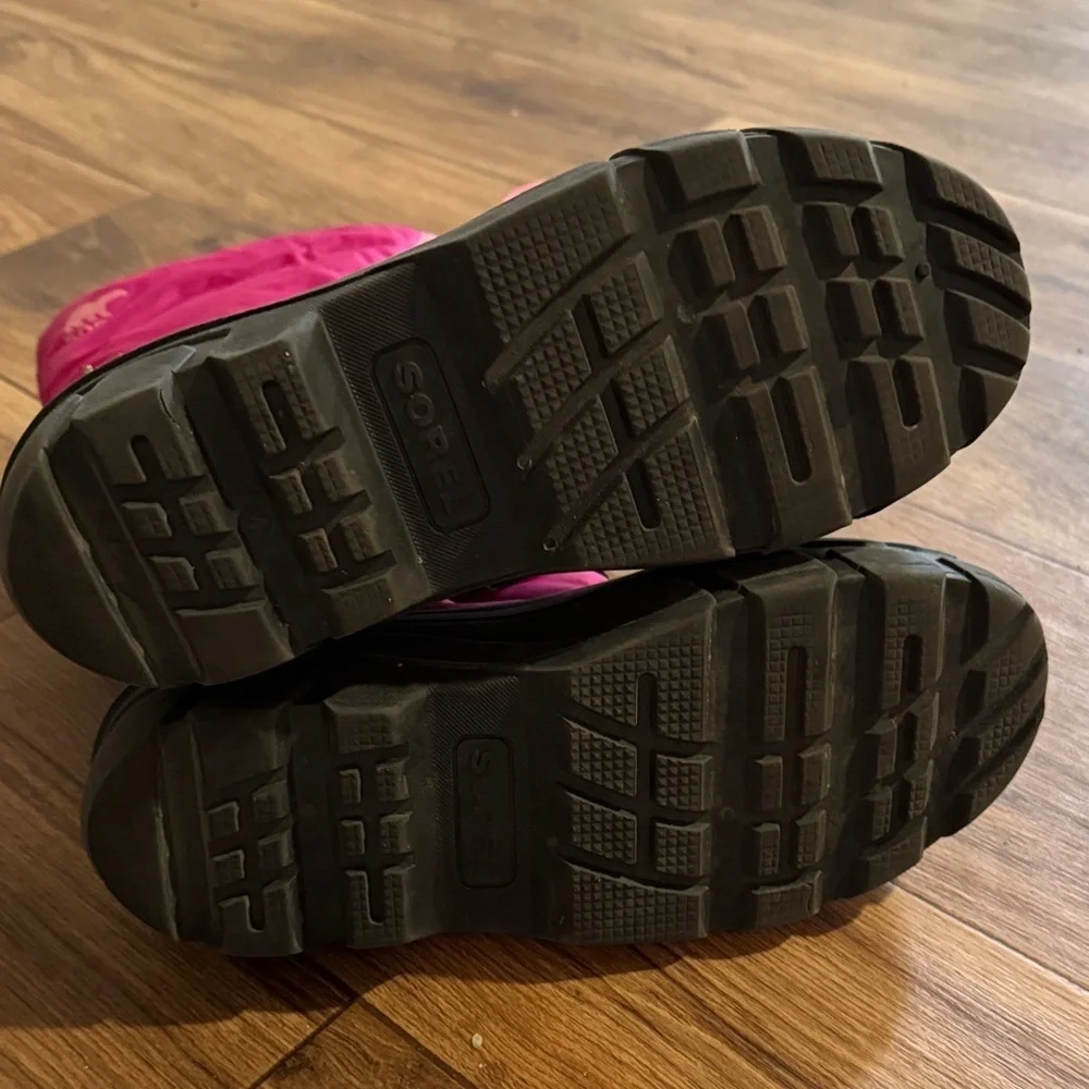 Sorel Women's Fuchsia and Black Winter Boots
